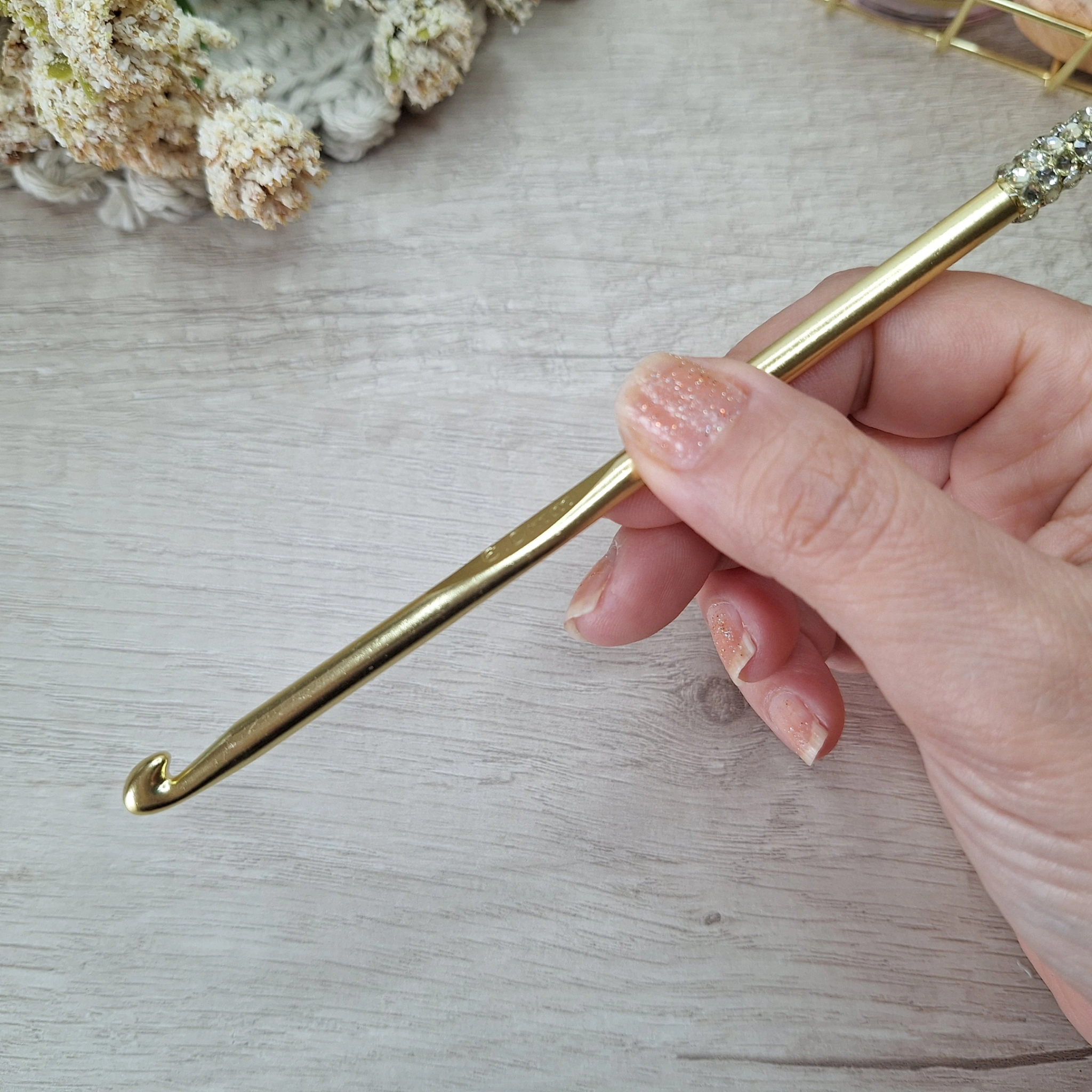 Aguja de Crochet Dorada Premium Nro 7 mm - Imagen 2
